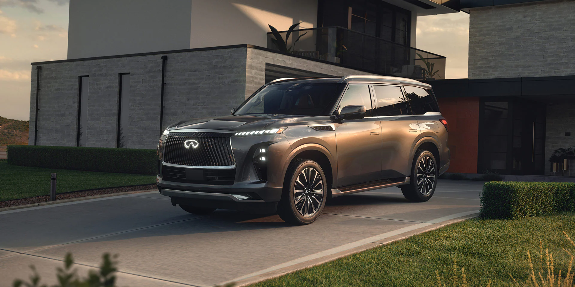INFINITI QX80, вид спереди