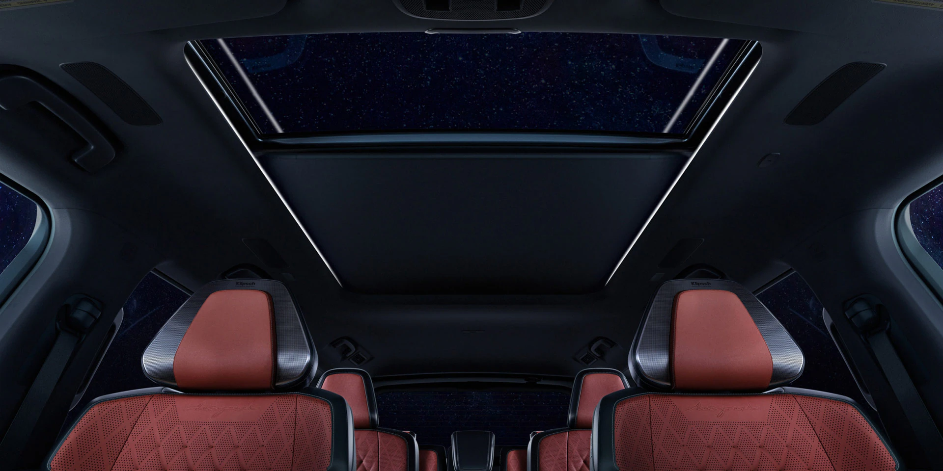 Интерьер INFINITI QX80 с аудиосистемой Klipsch